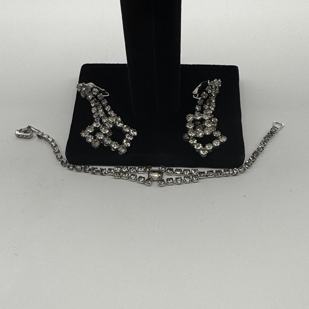 Elegant Silver Jewelry Set